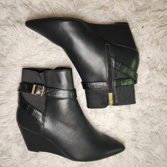 New Kenneth Cole Emmie Wedge Black Leather Booties - Picture 3 of 10